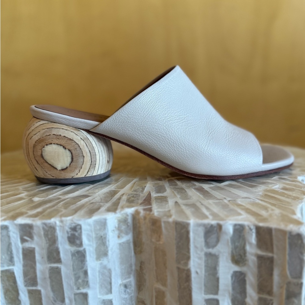 Huma Blanco Milla Bone Nappa Leather Sculpted Ball Mule Heels Shoes Size 37